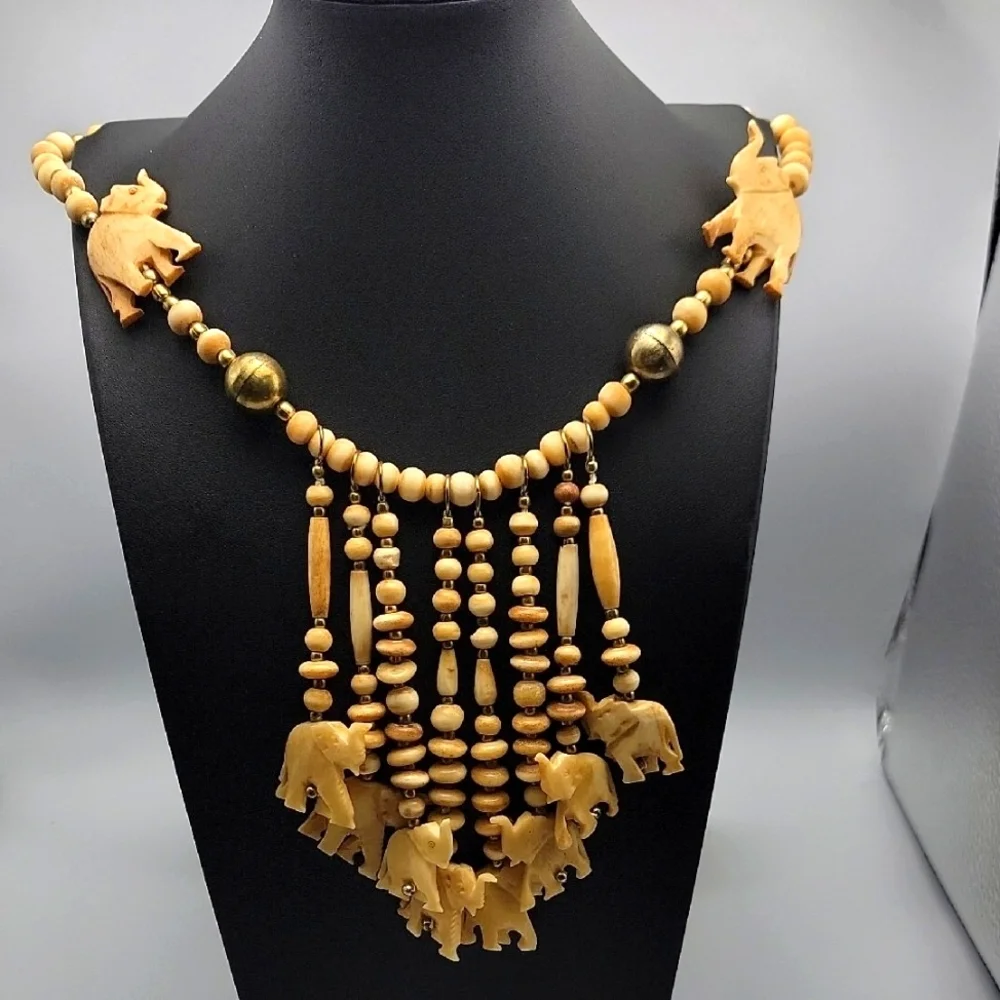 VTG Statement Tribal Bone Bovine Elephant Charm Beaded Gold Tone Necklace Ethnic